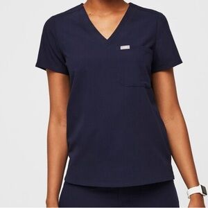 Like new figs Catarina one pocket scrub top